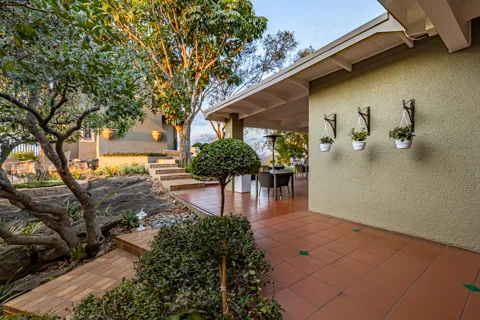 Loerie's Call Guest House & Francolin Lodge