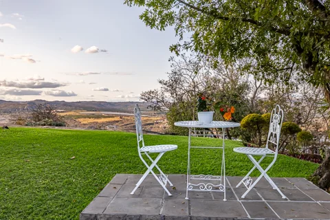 Loerie's Call Guest House & Francolin Lodge