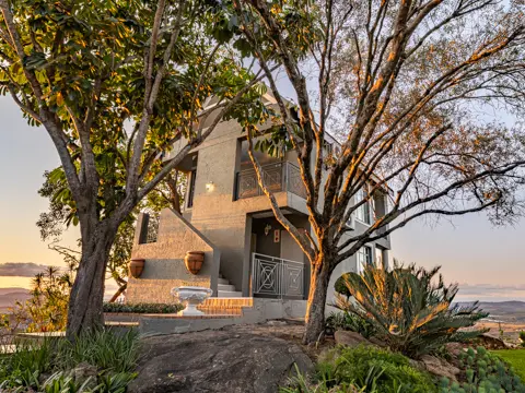 Loerie's Call Guest House & Francolin Lodge