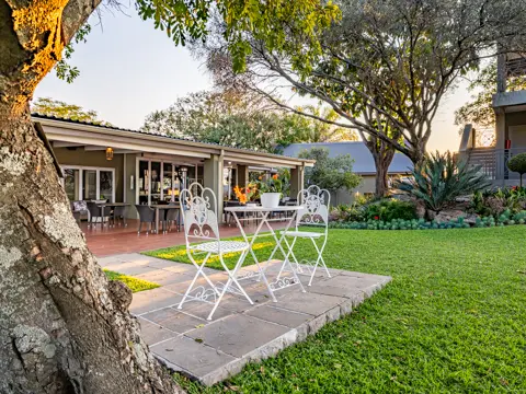 Loerie's Call Guest House & Francolin Lodge