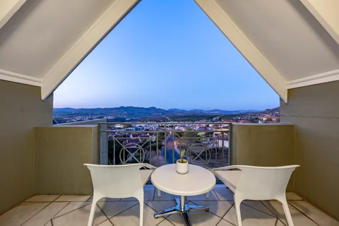 Deluxe Rooms | Loerie's Call Guest House