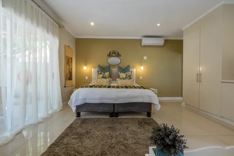 Executive Suites | Loerie's Call Guest House