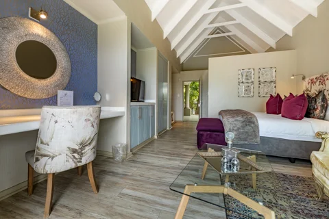 Executive Suites | Loerie's Call Guest House