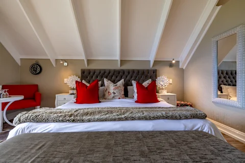 Deluxe Rooms | Loerie's Call Guest House