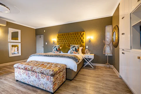 Executive Suites | Loerie's Call Guest House