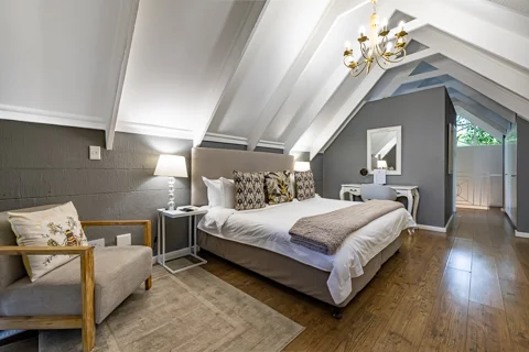 Deluxe Rooms | Loerie's Call Guest House